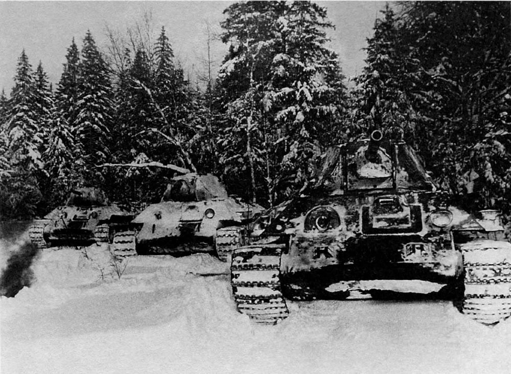 Tanki T-34 pred tulsko ofenzivo (1941)