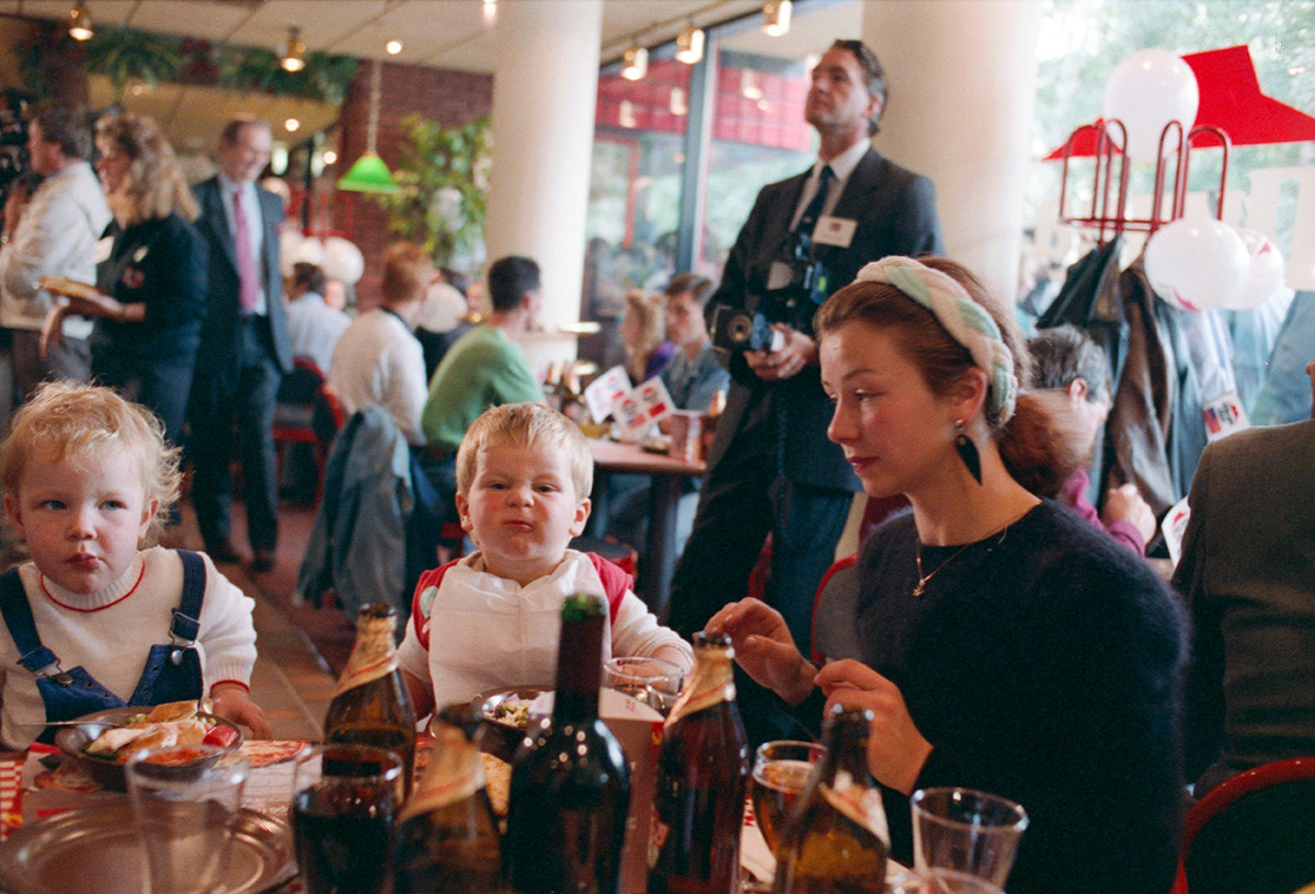 Nel ristorante Pizza Hut di Mosca, 1990
