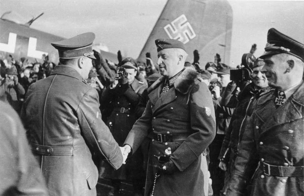 Hitler y el comandante del Grupo de Ejército Don, Erich von Manstein, en Zaporozhie.