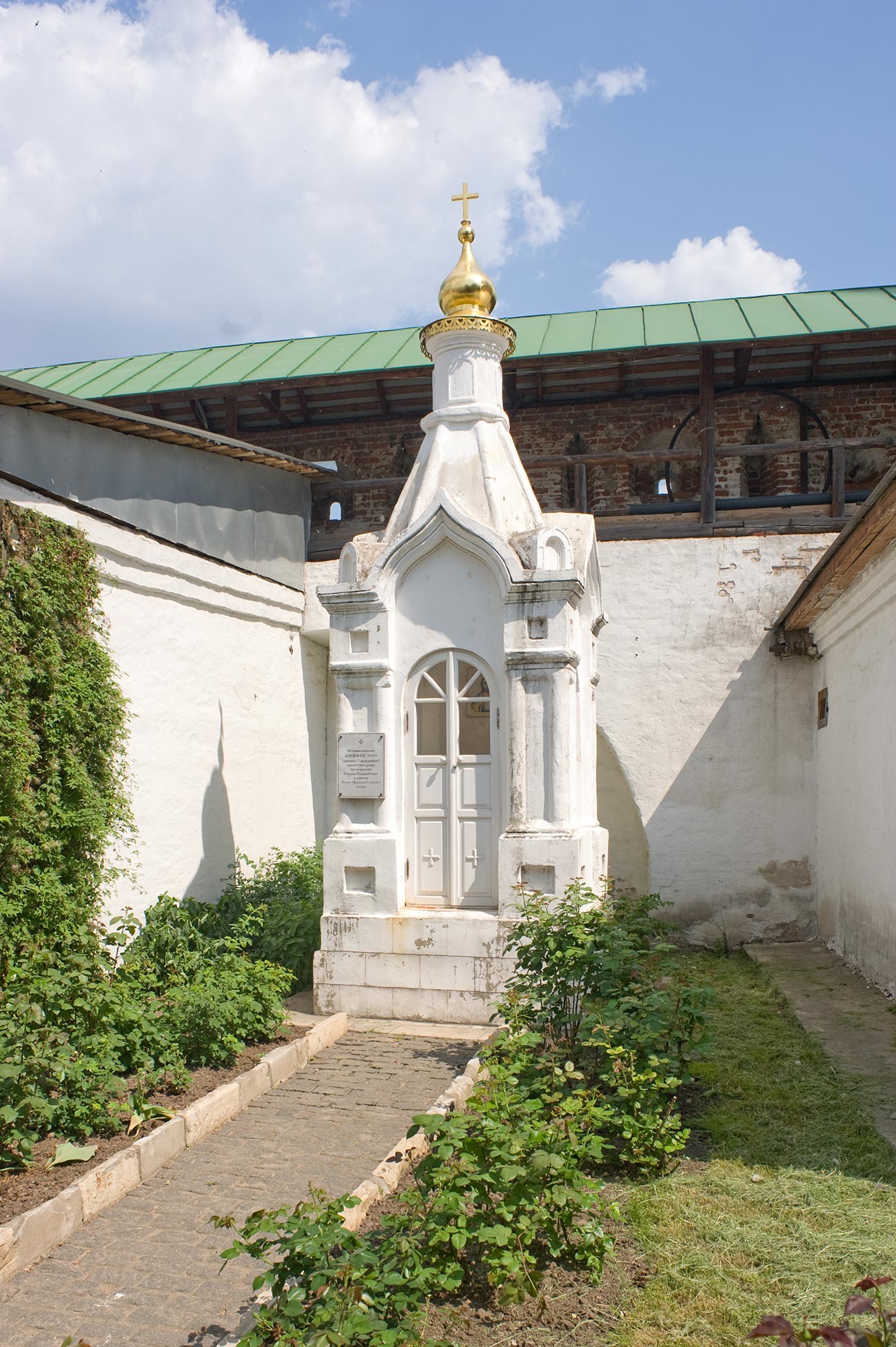 Novospassky Monastery. Chapel over the grave of the nun Dosifeya. May 25, 2014
