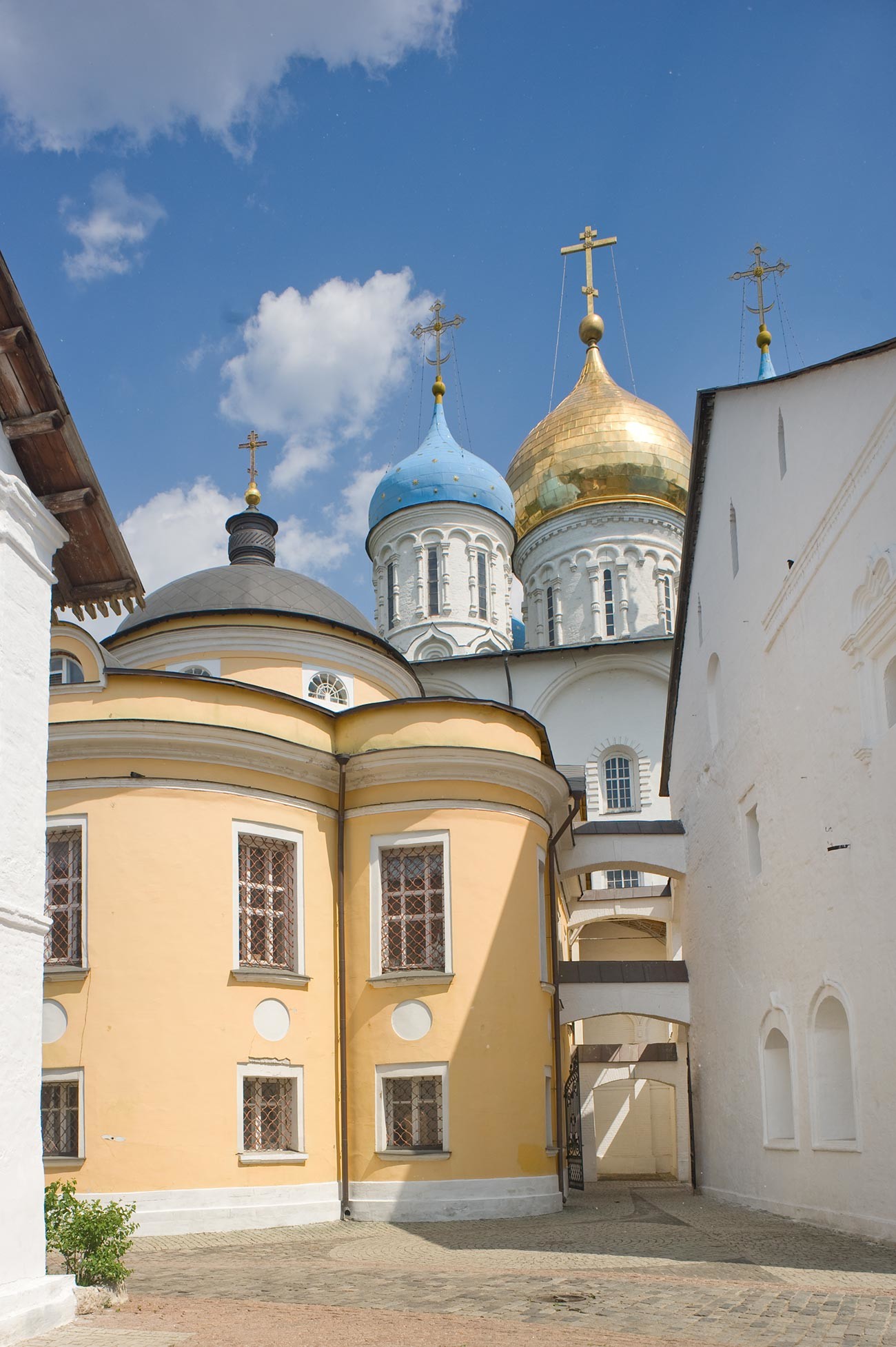 Novospassky Monastery. Znamenye Church, east view. Background: Transfiguration Cathedral. May 25, 2014