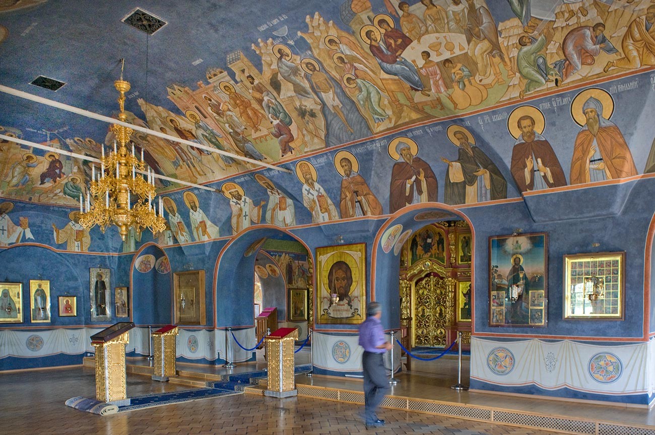 Novospassky Monastery. Intercession Church, view toward icon screen. August 18, 2013