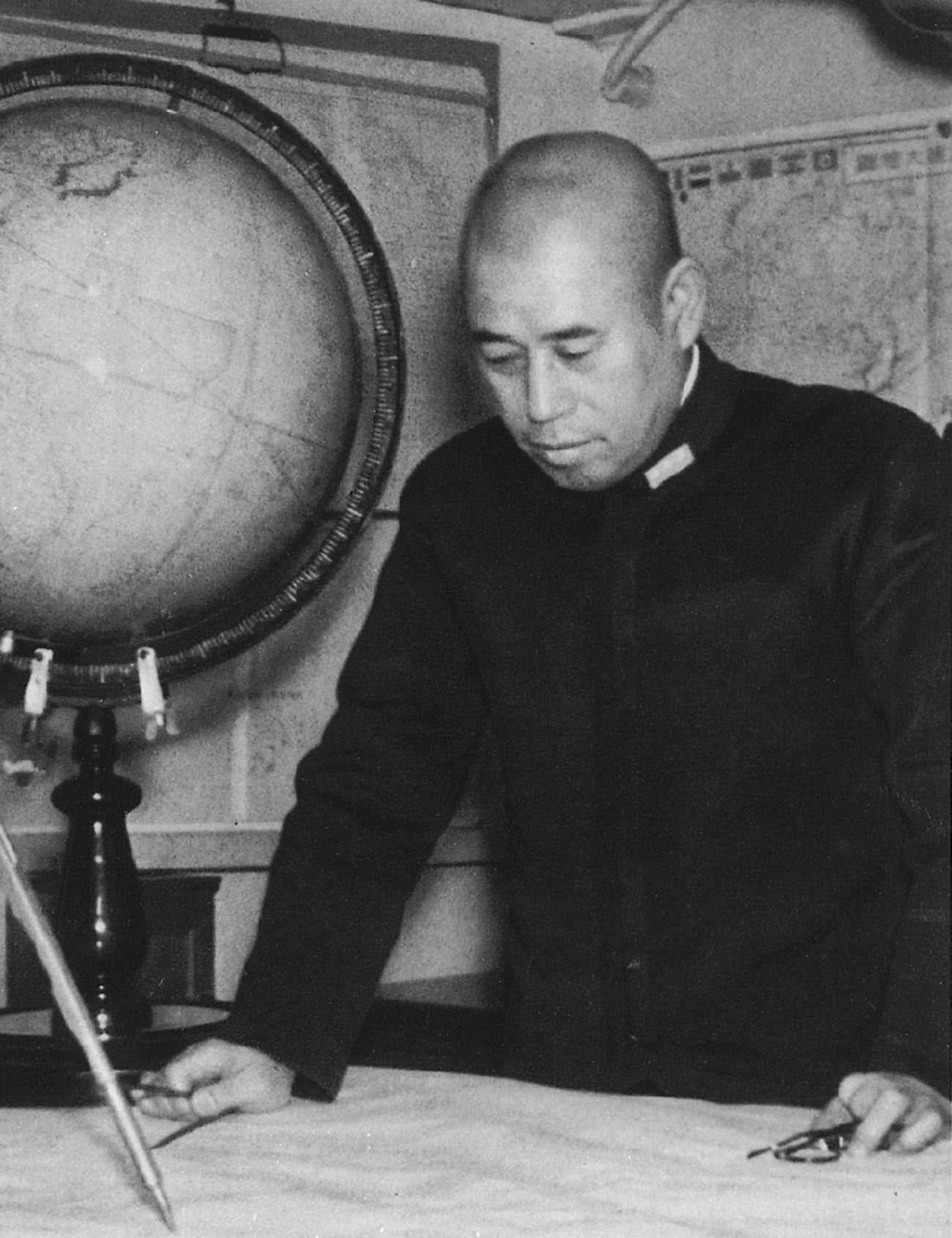 Admiral Isoroku Jamamoto na sestanku paponske cesarske mornarice na vojni ladji Nagato leta 1940, ko je bil v vlogi vrhovnega poveljnika Združene flote.