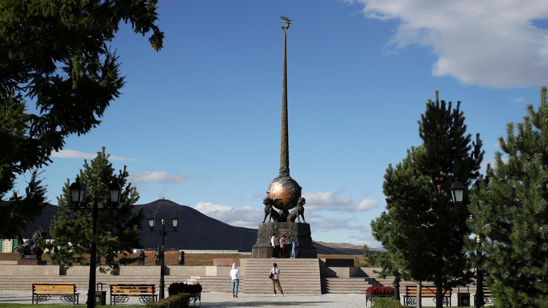 Obélisque "Centre de l'Asie" à Kyzyl, construit en 2014