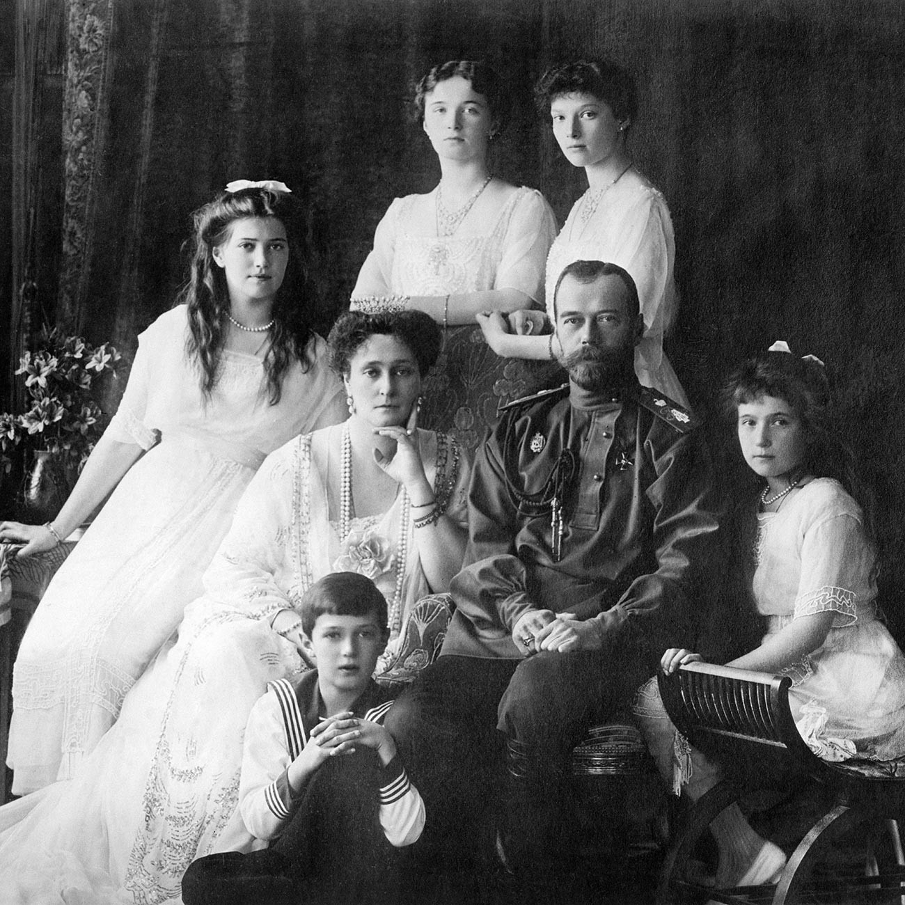 Družina zadnjega carja leta 1913.

