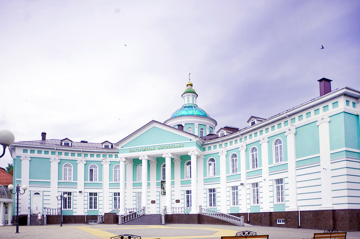 Sedež Belgorodske metropolije s cerkvijo sv. Trojice. Zgrajena na mestu samostana sv. Trojice. 24. junij 2015
