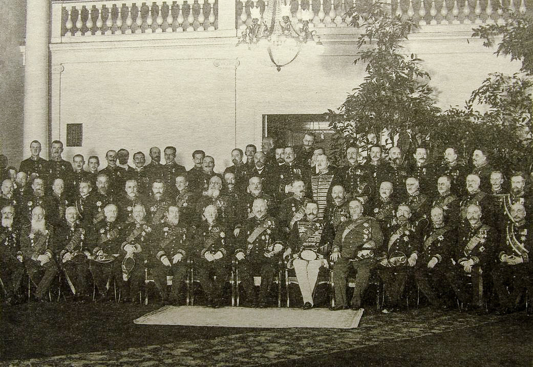 Senat Pemerintah berfoto bersama pada 1914.