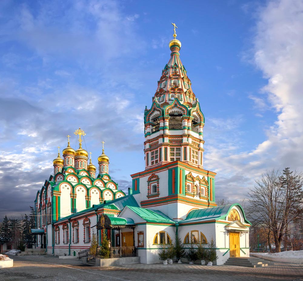 Gereja Santo Nikolay di Khamovniki, Moskow.