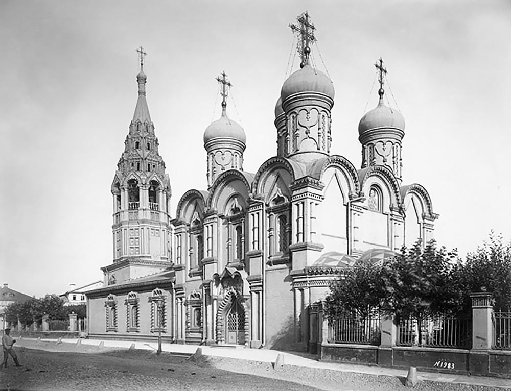 Gereja Kosmas dan Damianos di Moskow, dihancurkan pada 1938.