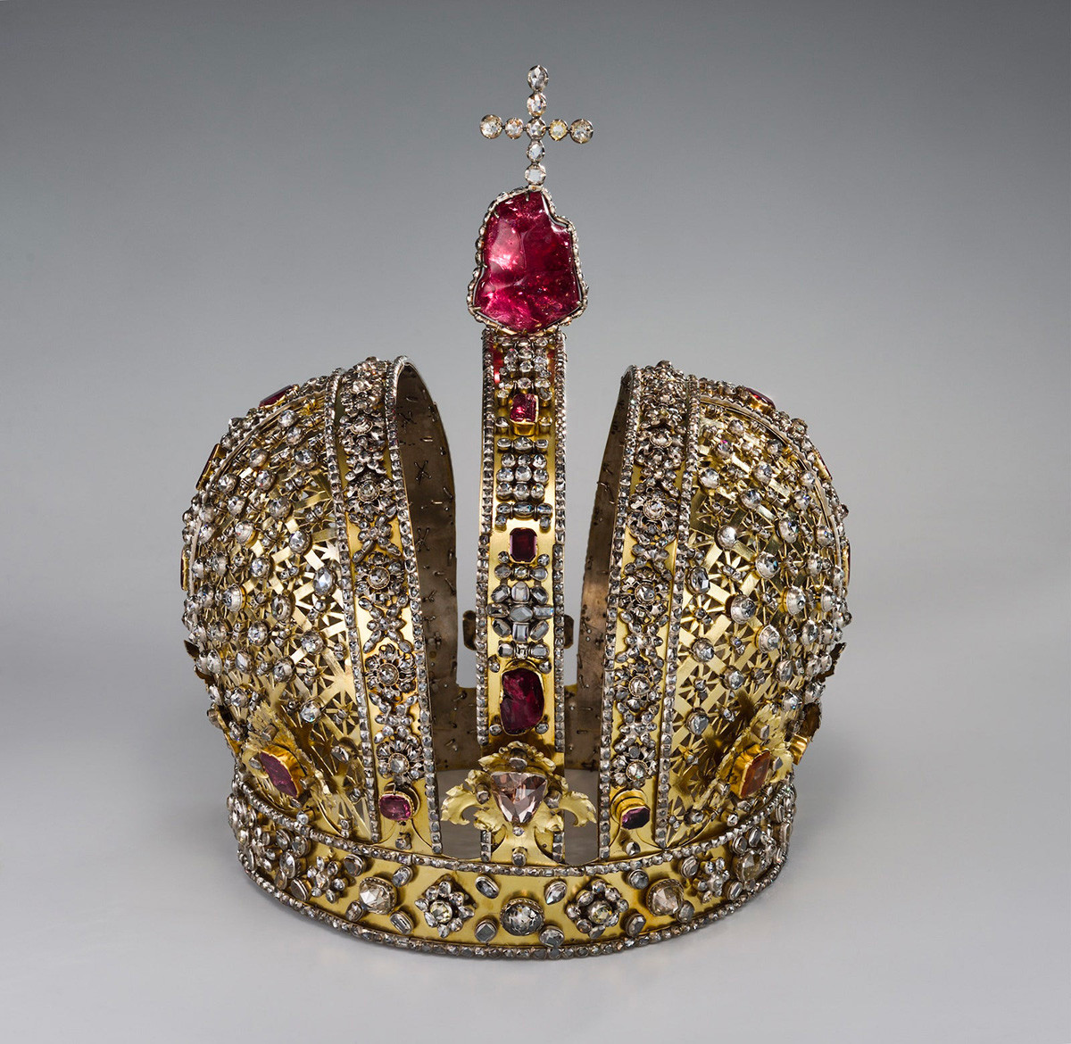Coroa de Anna Ioánnovna.

