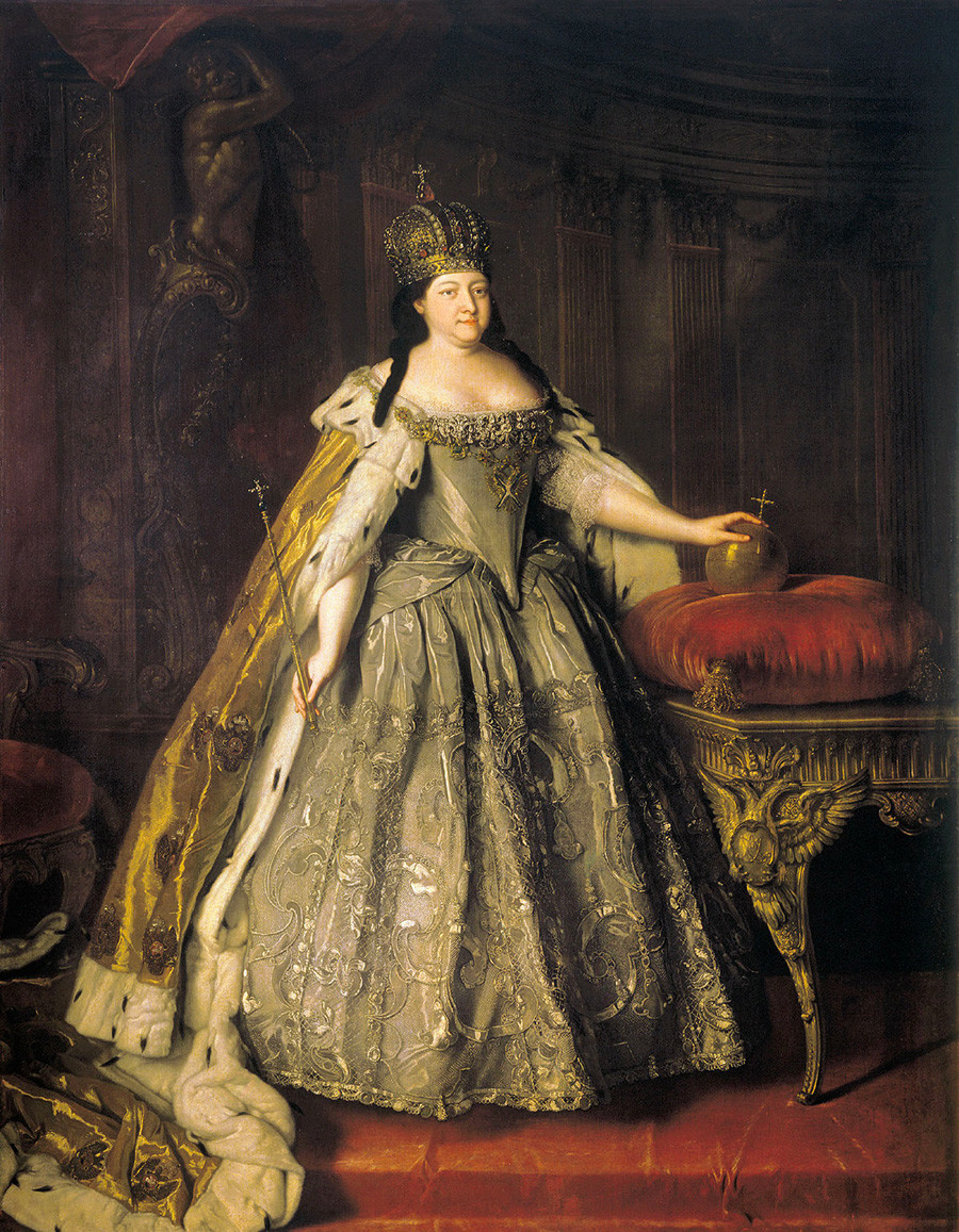 Imperatriz Anna Ioannovna. Retrato por Louis Caravaque, 1730.
