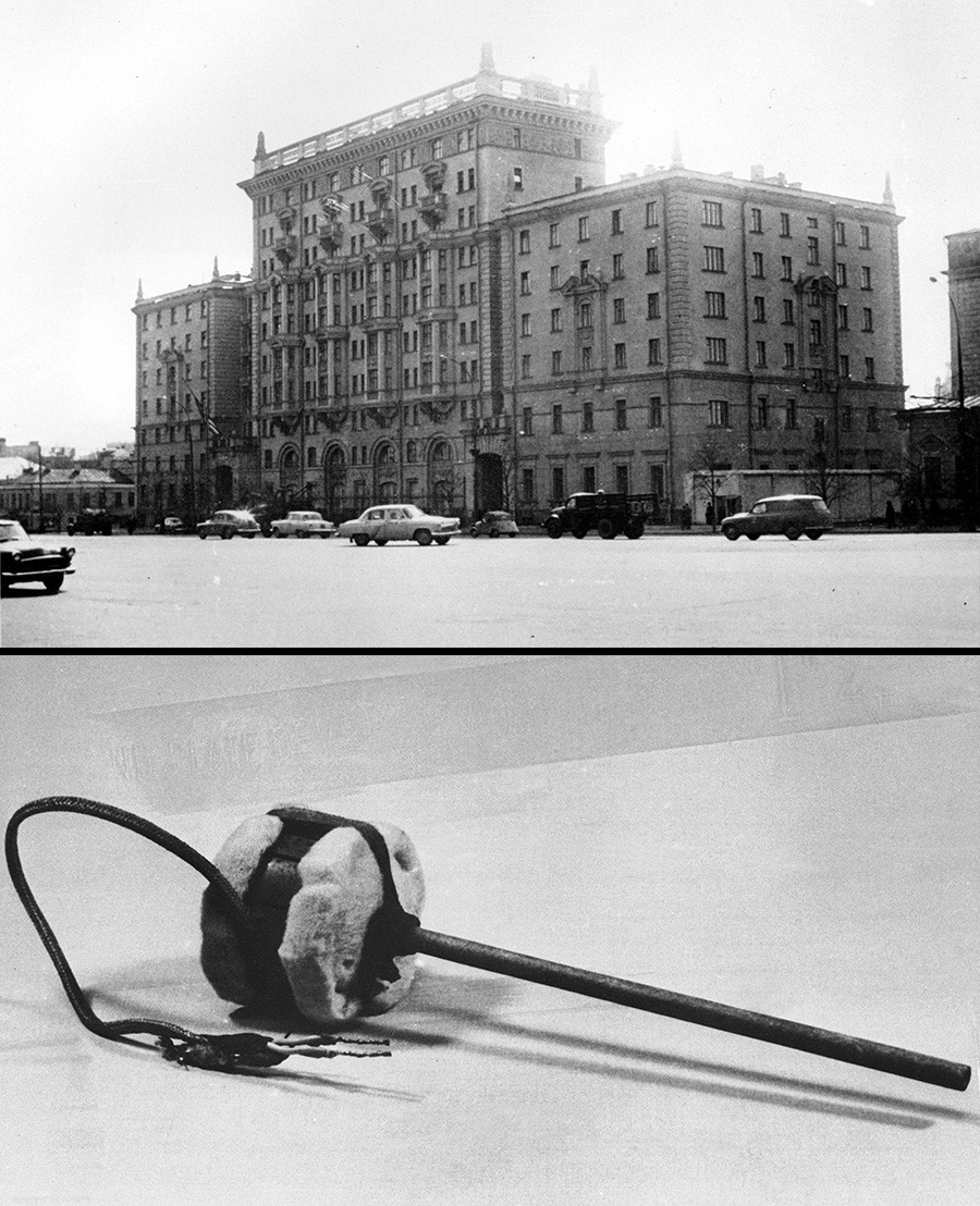 L'ambasciata americana a Mosca (sopra); in basso, uno degli oltre 40 microfoni segreti trovati nell'ambasciata americana a Mosca