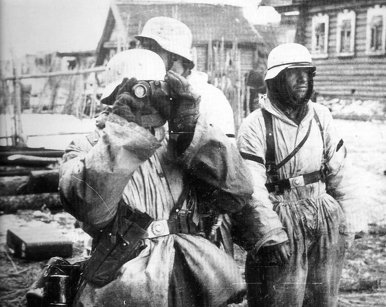Des soldats allemands lors de l'opération Wintergewitter (« Tempête d'hiver »)