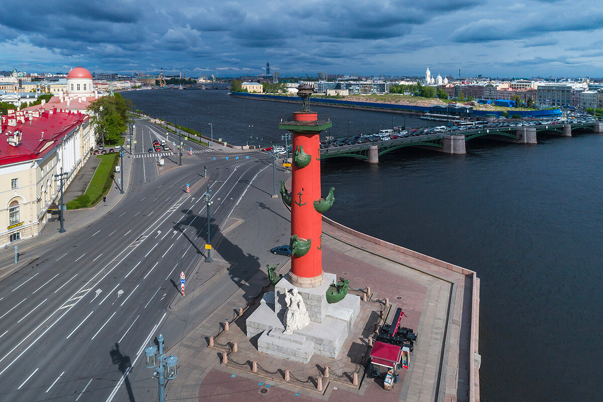 Luftbild der Nehrung der Wassiljewski-Insel in Sankt Petersburg (Russland).