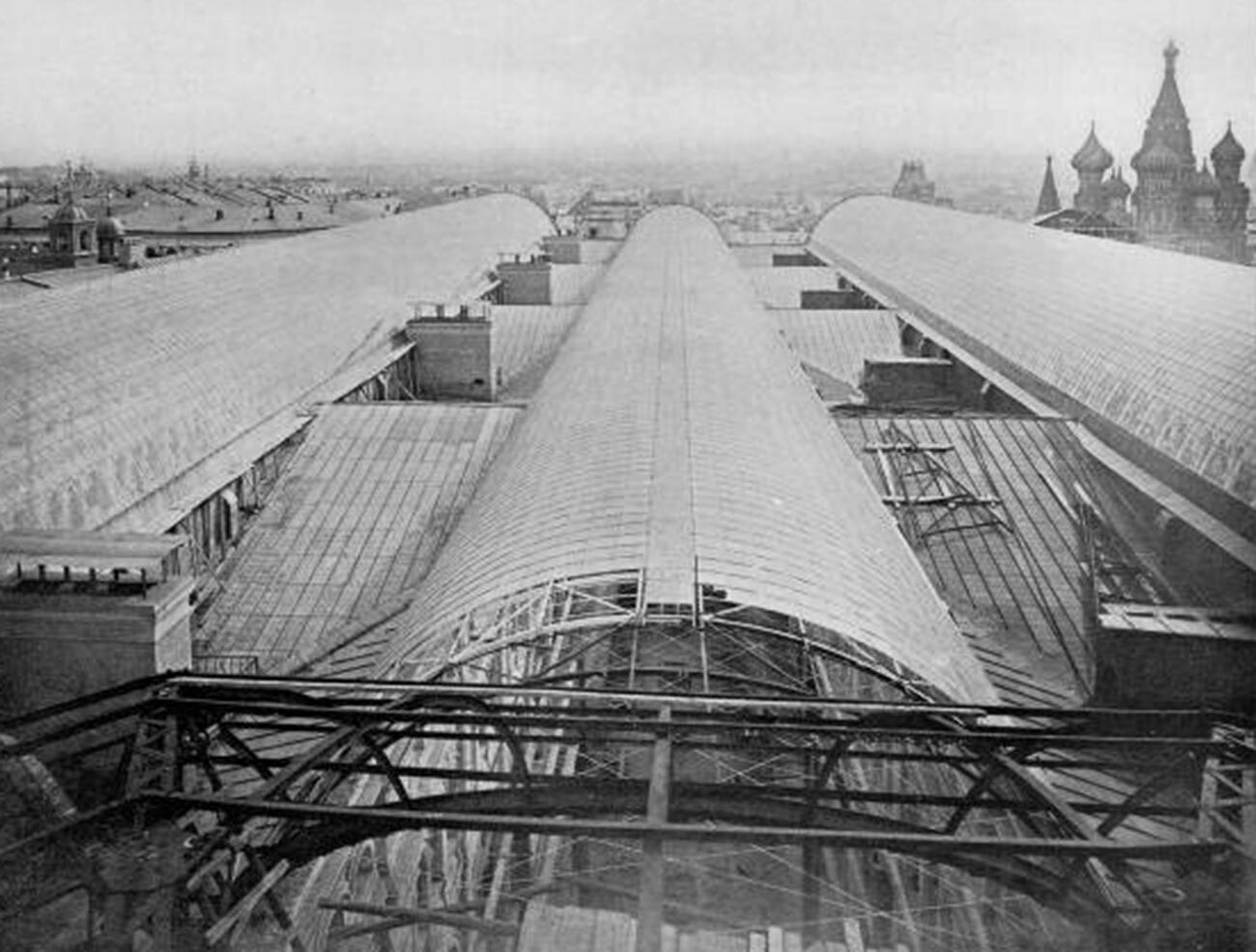 The roof of the Upper Trading Rows in construction.