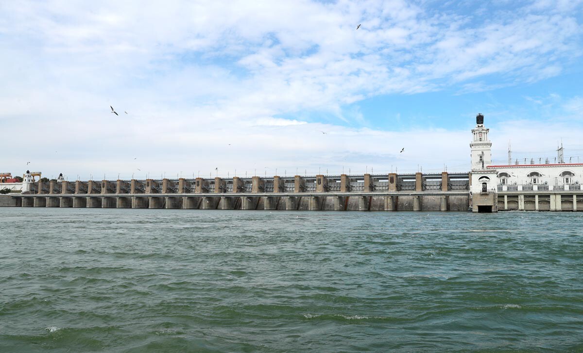 Tsimlyanskaya hydroelectric power station on the Don River.