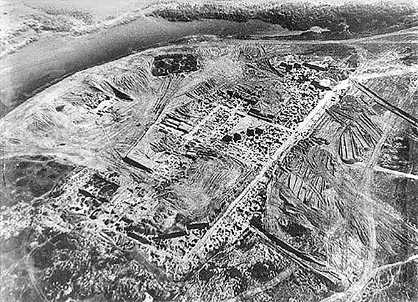 Хазарская крепость Саркел, или Белая Вежа. Аэрофотоснимок с раскопок М. И. Артаманова 1930-х гг.