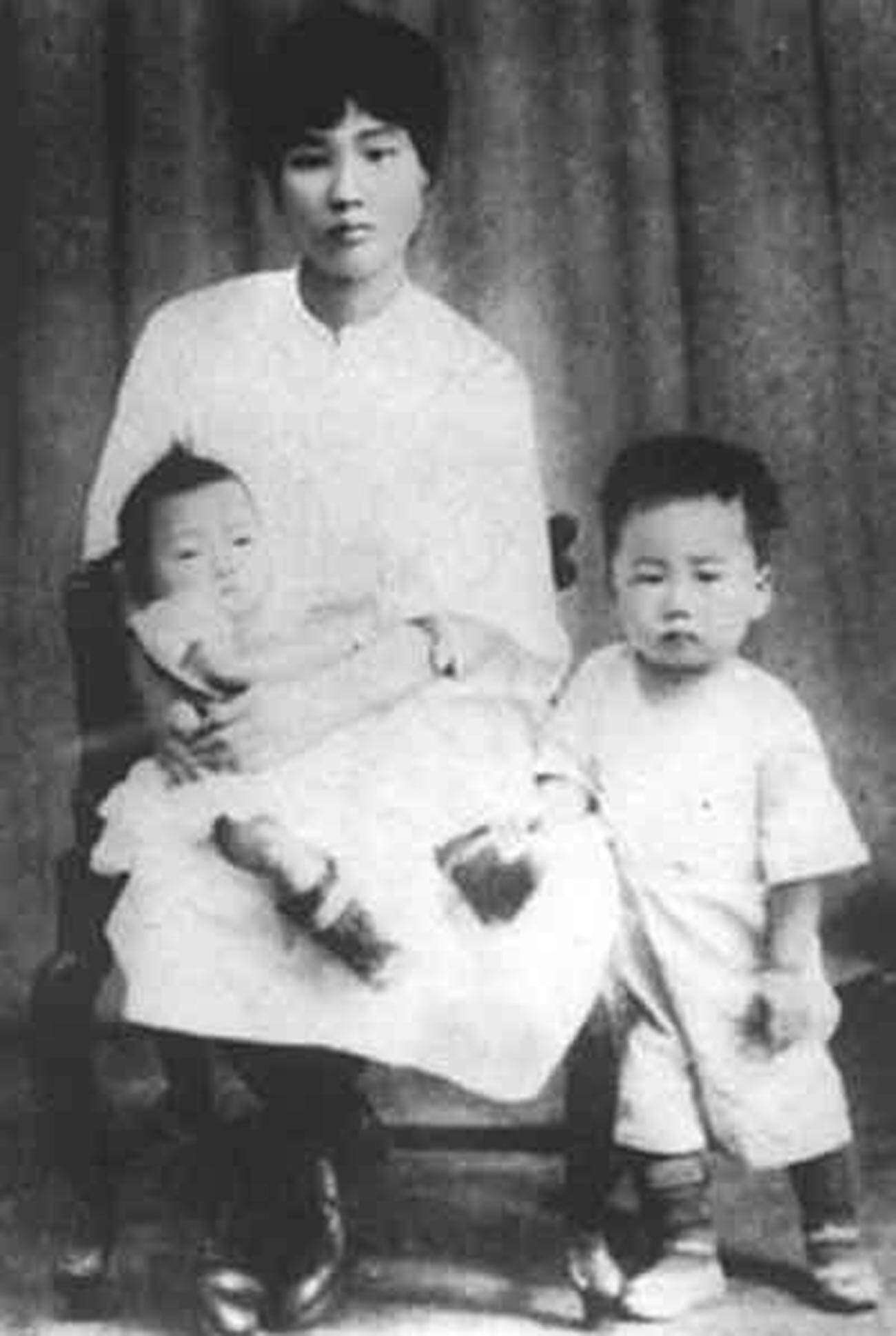 Yang Kaihui and her sons Mao Anqin and Mao Anying.