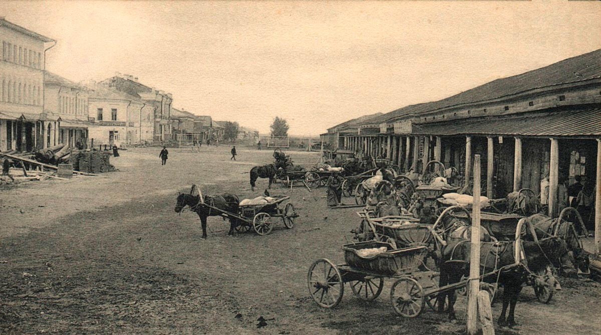 L'une des rues centrales de Vessiegonsk. La photo a été prise avant 1916
