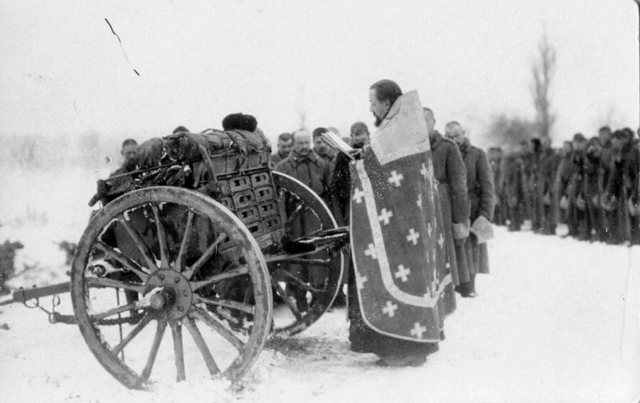 Божић на борбеном положају. Молебан 1915.