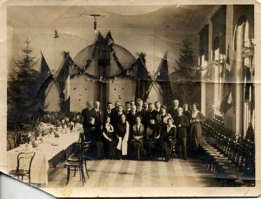Перед праздничным обедом, 1910-е 