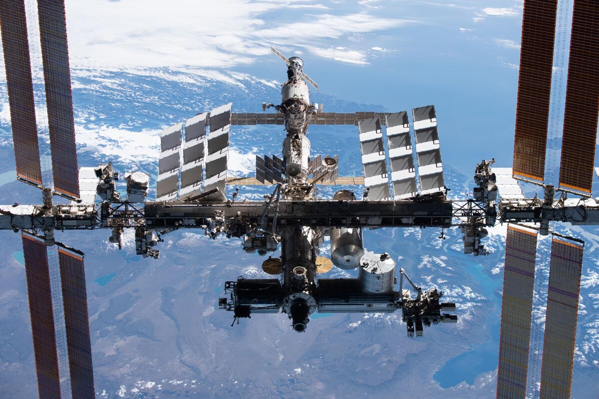 La Station spatiale internationale est photographiée depuis le vaisseau spatial Crew Dragon