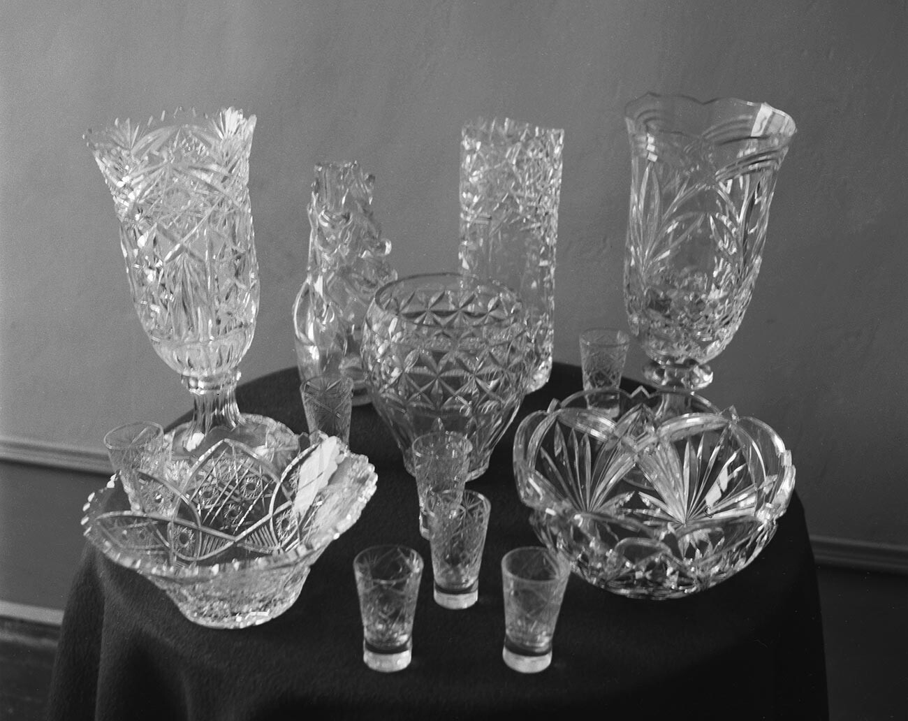 A crystal tableware set.