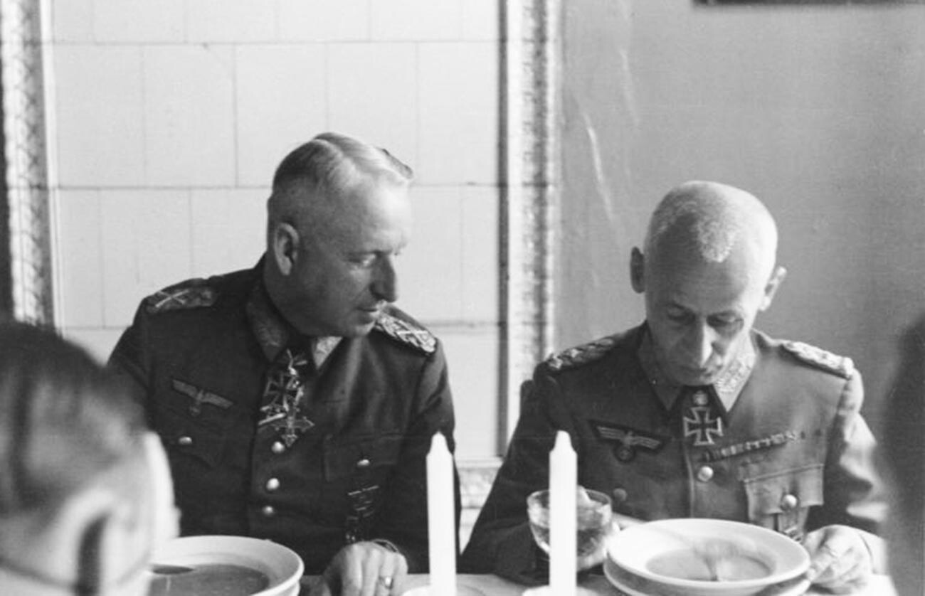 Erich von Manstein (Izquierda) y Hermann Hoth.
