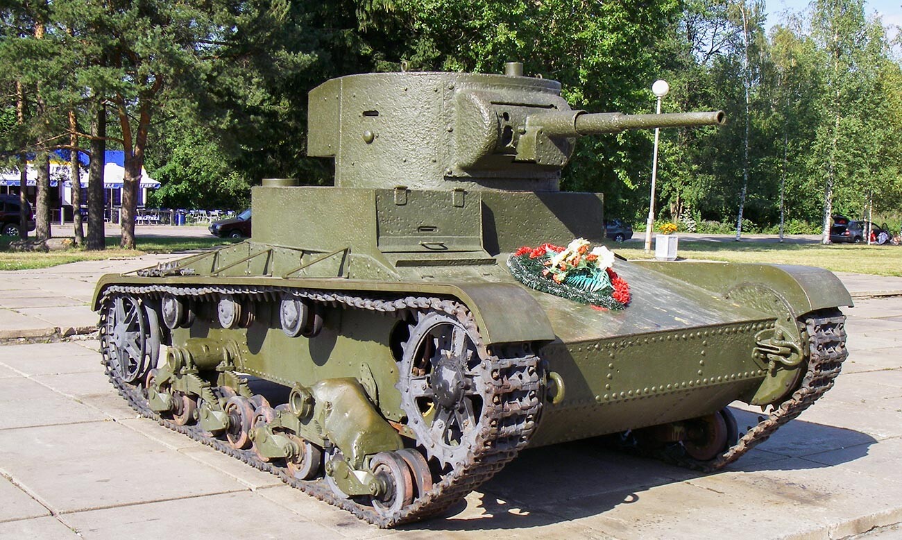Т-26, постављен у близини музеја-диораме „Пробој опсаде Лењинграда