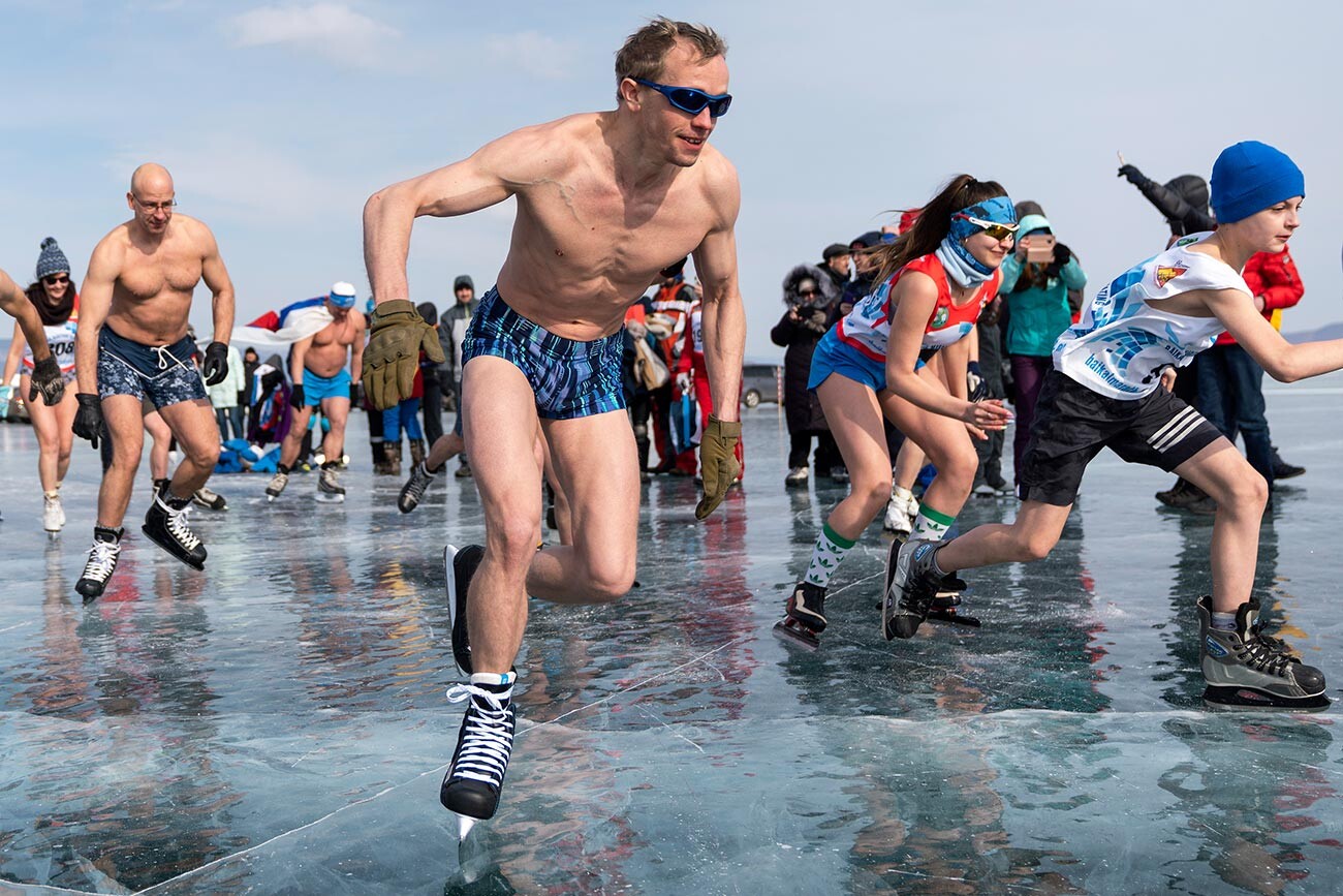 Maratona no gelo do lago Baikal.