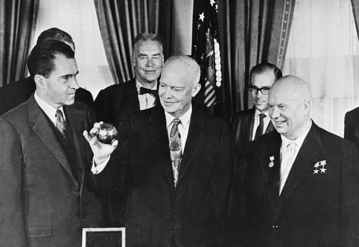 The Soviet delegation visit to the U.S., 1959. Pictured L-R: the U.S. Vice-President Richard Nixon, Dwight Eisenhower and Nikita Khrushchev. 