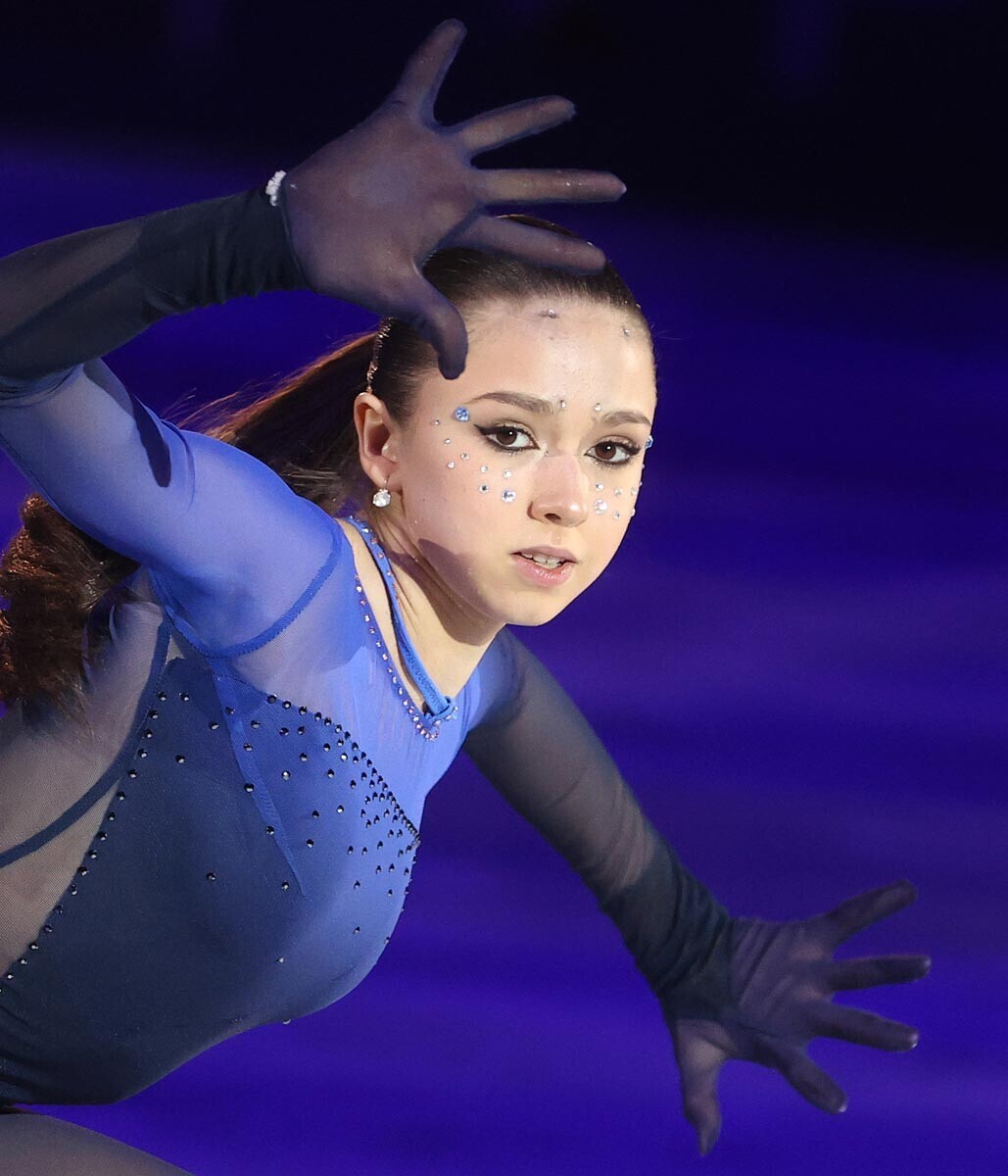 Kamila Valieva selama pertunjukan demonstrasi saat Kejuaraan Seluncur Indah Rusia 2022 di Kompleks olahraga 