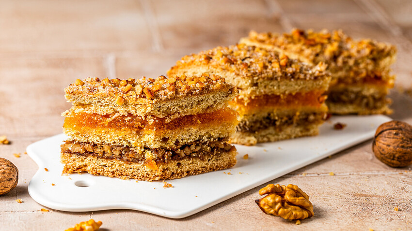 Köstliche Aprikosen-Walnuss-Füllung: So backen Sie einen Botlich-Kuchen ...