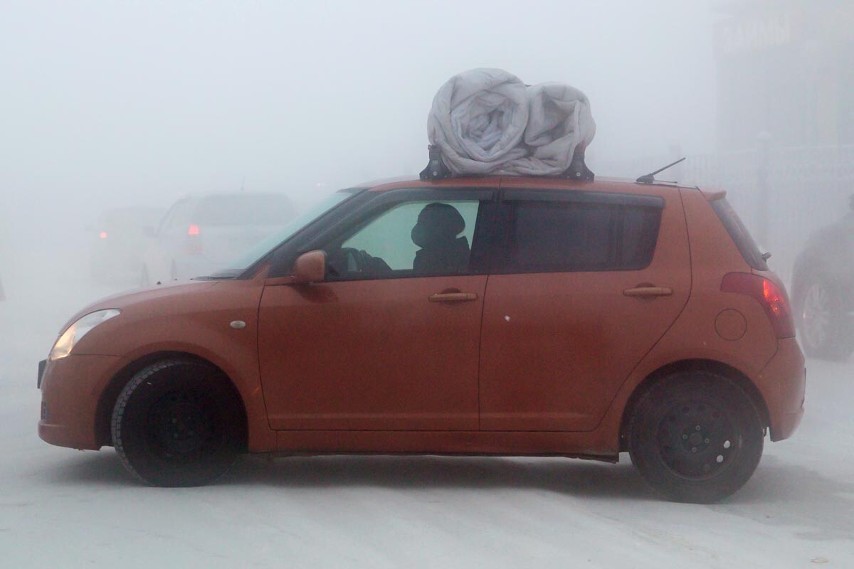 Jangan kaget melihat selimut di atas mobil di Yakutsk.