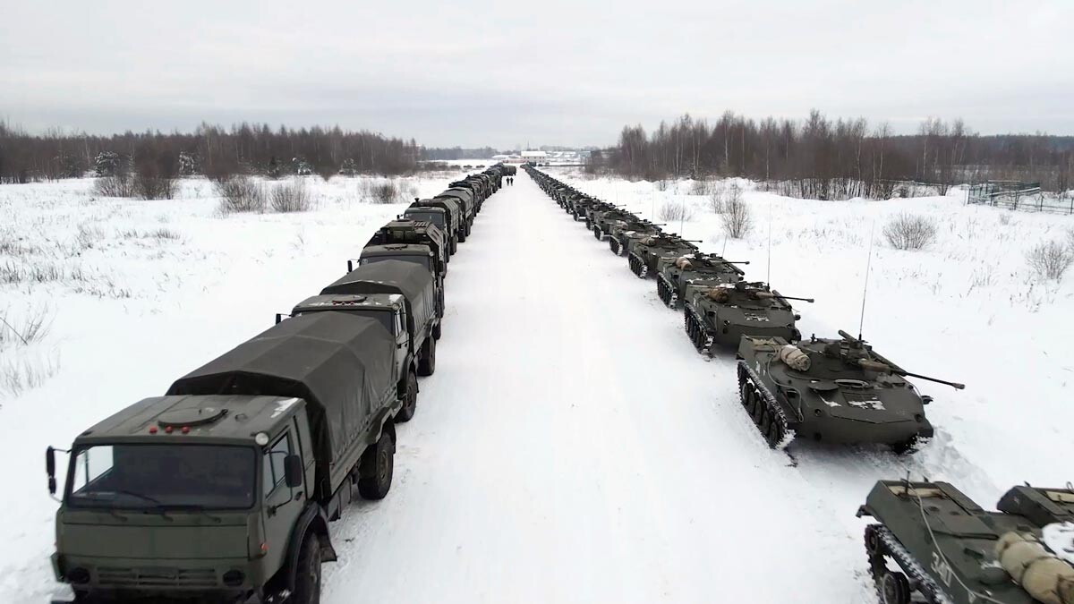 Колона с военна техника на ВДВ от руския контингент на миротворческите сили на ОДКС