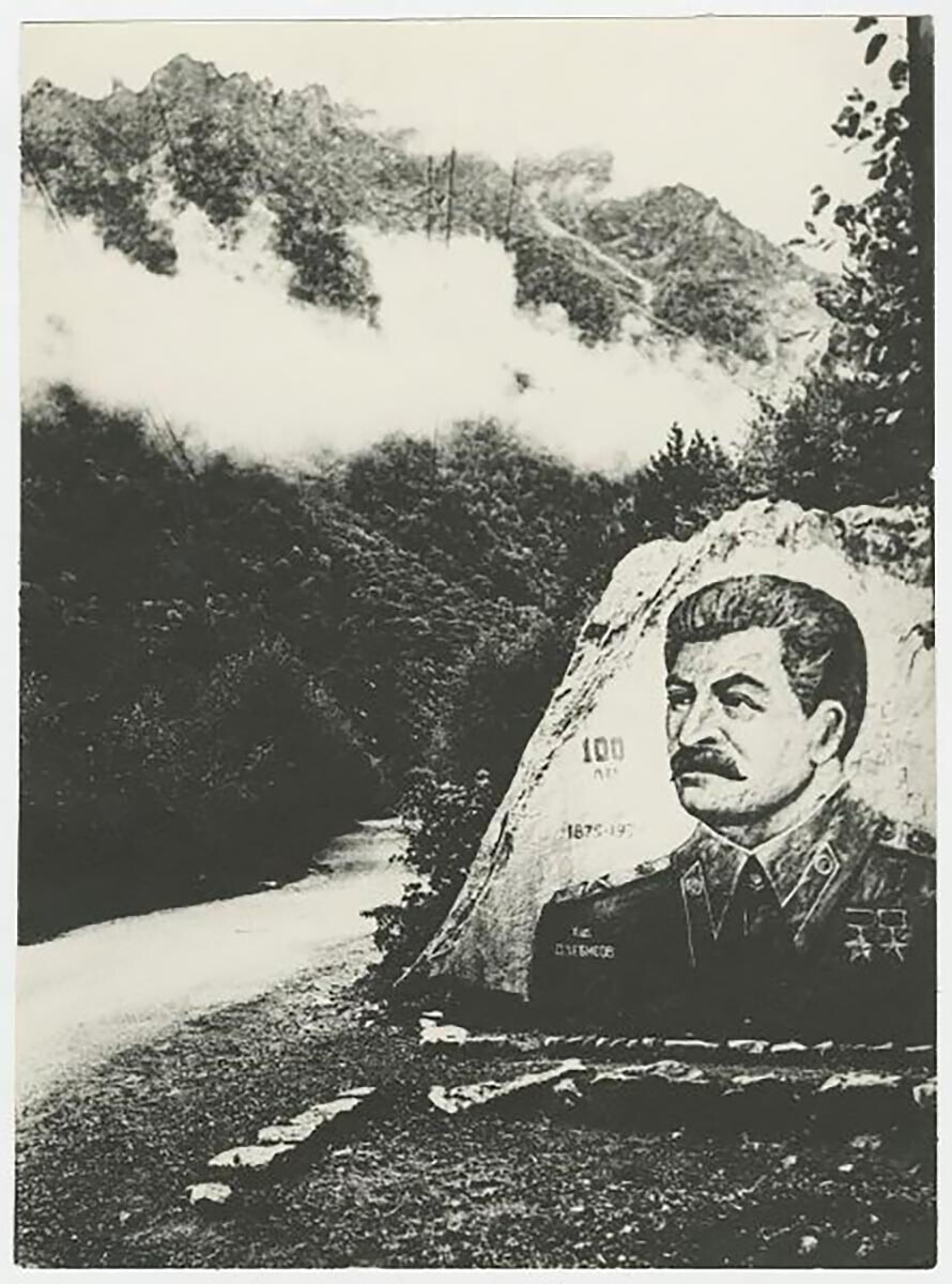 Portret Josifa Stalina na skali, 1979.
