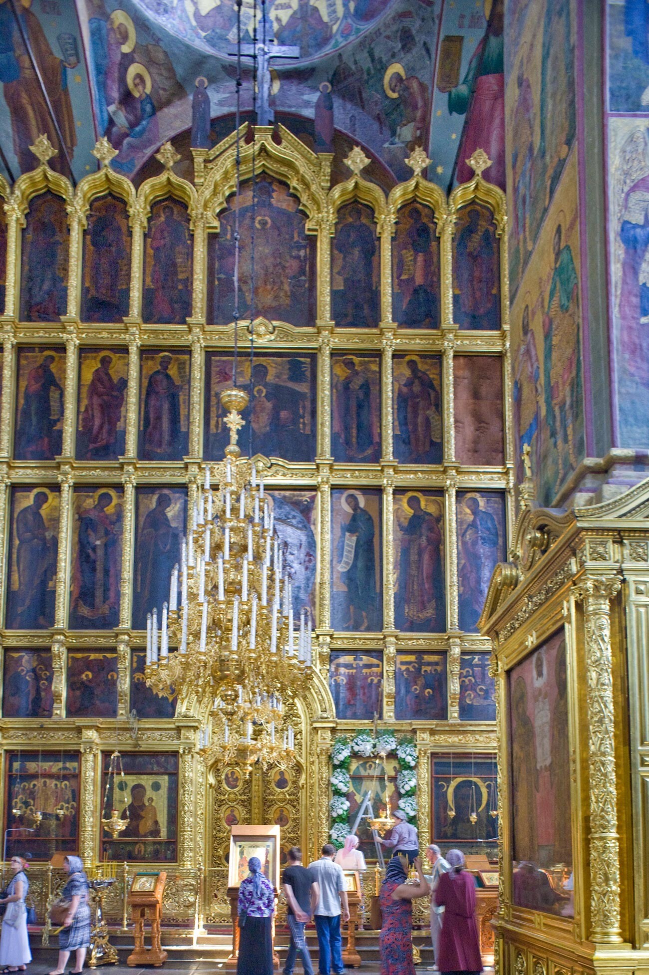 Biara Novospassky, Katedral Transfigurasi. Bagian timur menuju ikonostasis. 18 Agustus 2013.