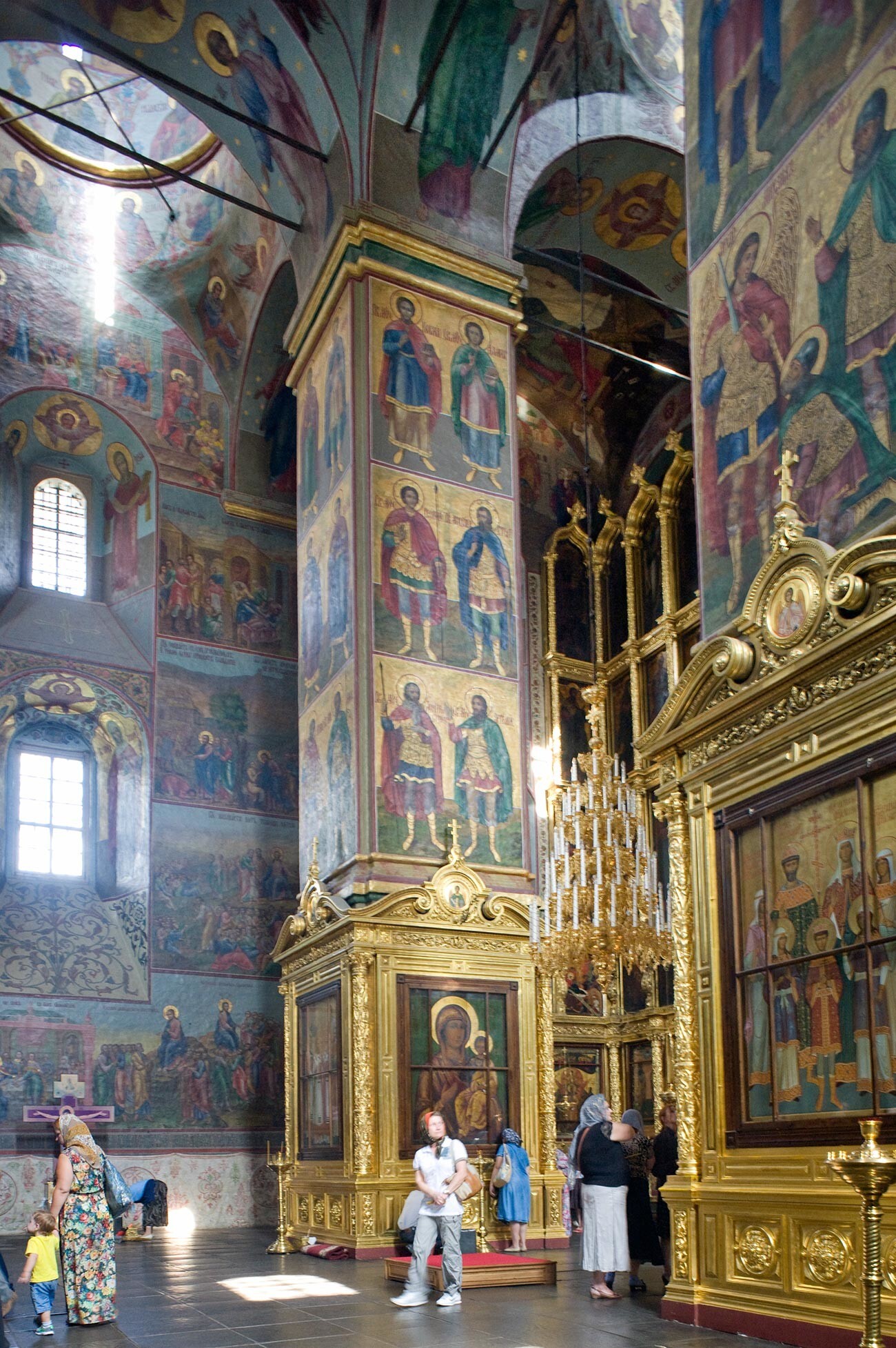 Biara Novospassky, Katedral Transfigurasi. Bagian utara dengan dermaga barat. 18 Agustus 2013.