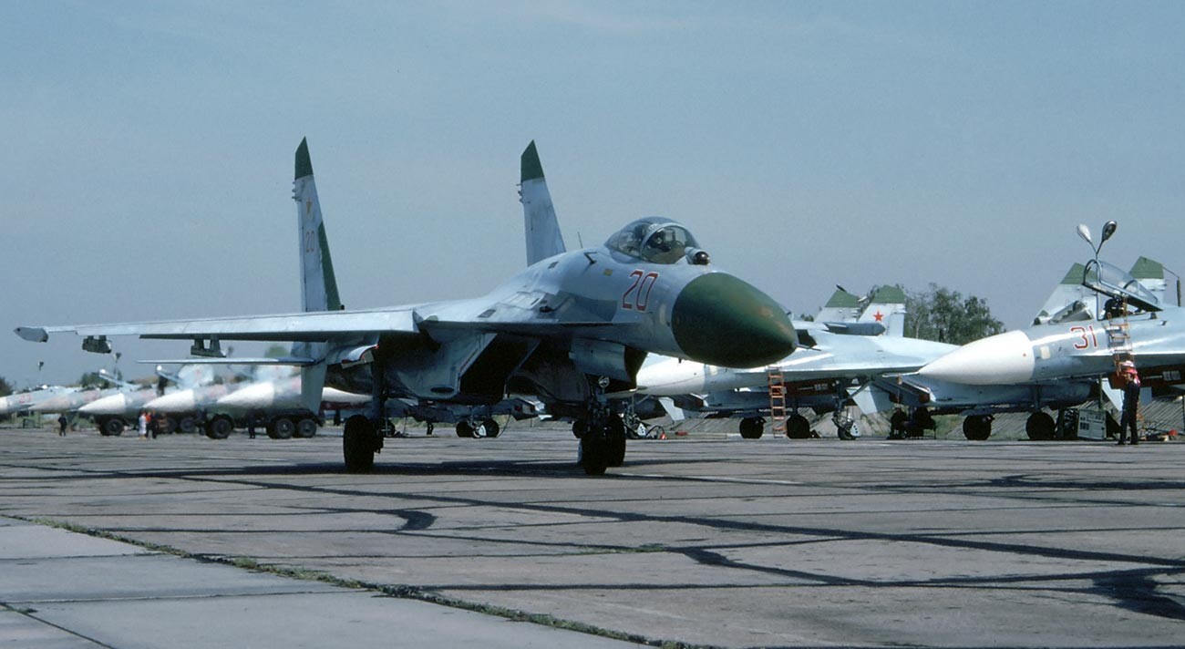 Su-27.