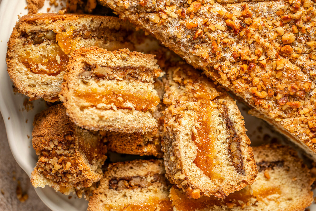 Köstliche Aprikosen-Walnuss-Füllung: So backen Sie einen Botlich-Kuchen ...