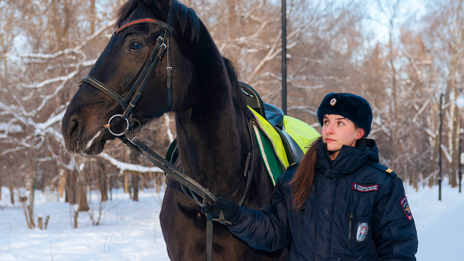 En images: quel est le quotidien de la police montée russe en hiver