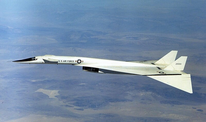 XB-70A ‘Valkyrie’ norteamericano en vuelo