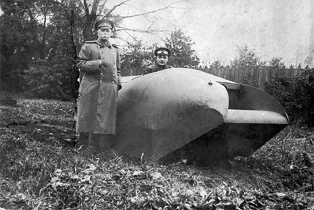 Protótipo do tanque Vezdekhod construído por Aleksandr Porokhovschikov