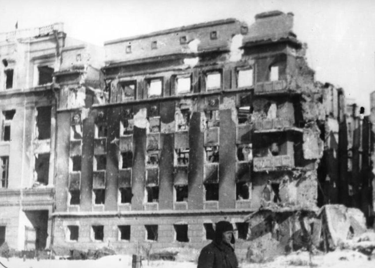 Das Gebäude des Kaufhauses in Stalingrad, wo Generalfeldmarschall Friedrich Paulus
gefangen genommen wurde.