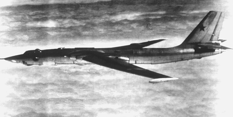 Un bombardero Miasíshchev 3MD de la Fuerza Aérea Soviética (nombre código de la OTAN “Bisón”) en vuelo
