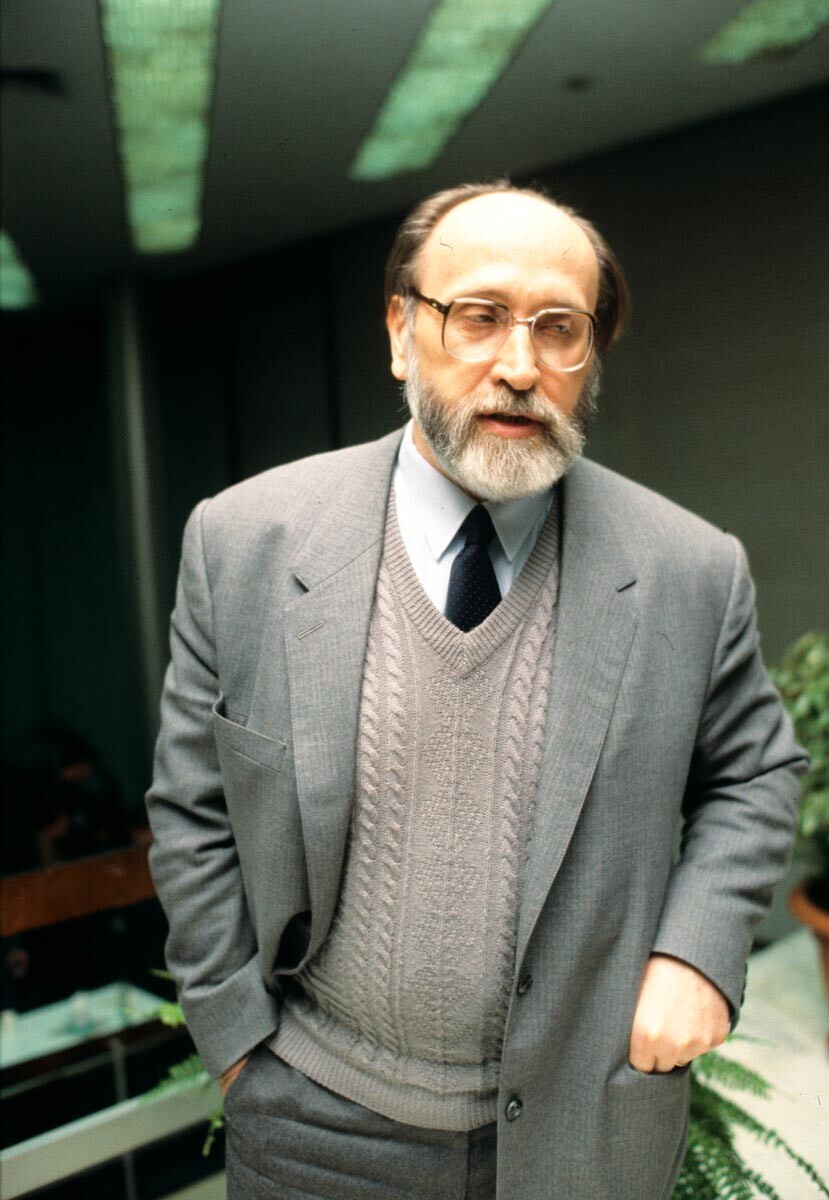 Iúri Vlássov em 1994, quando era deputado da Duma Estatal.

