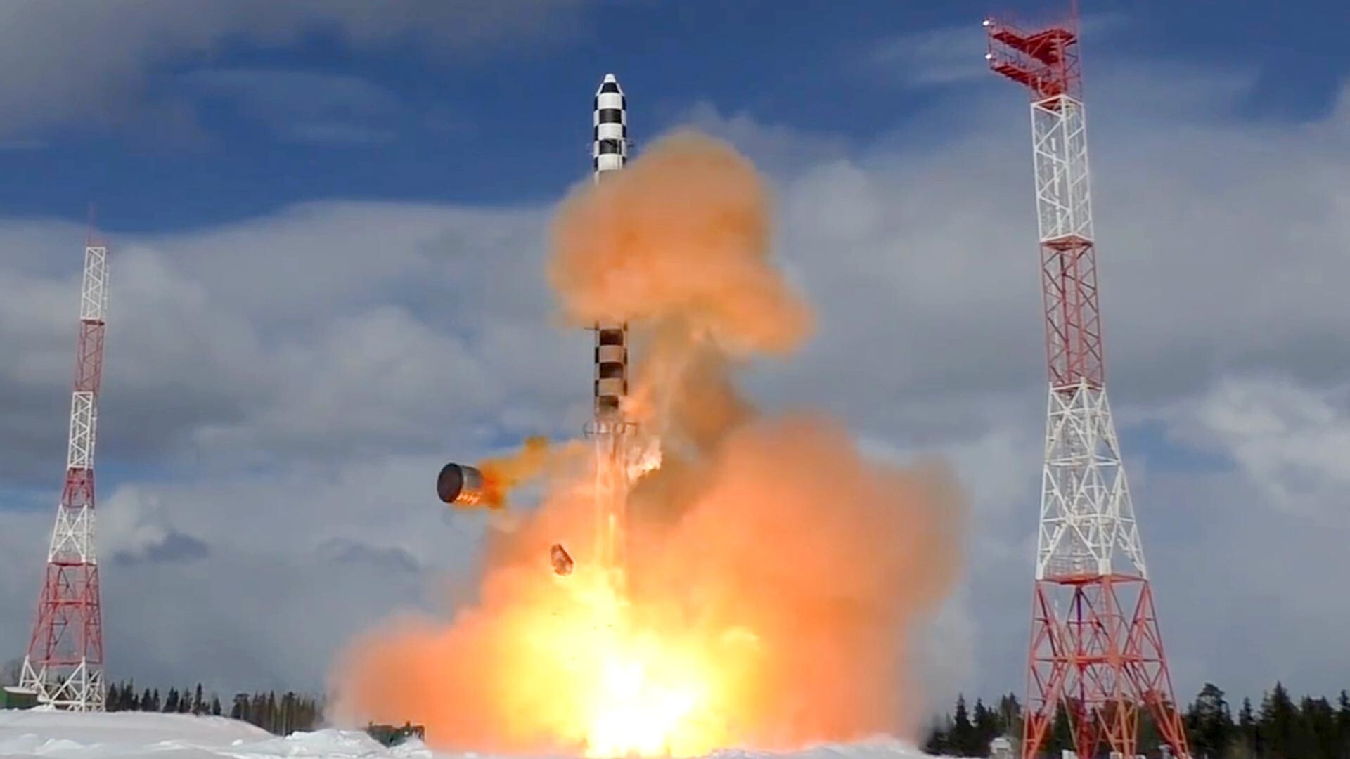 Лансирање на тешката интерконтинентална балистичка ракета „Сармат“ од космодромот Плесецк, Архангељска област.
