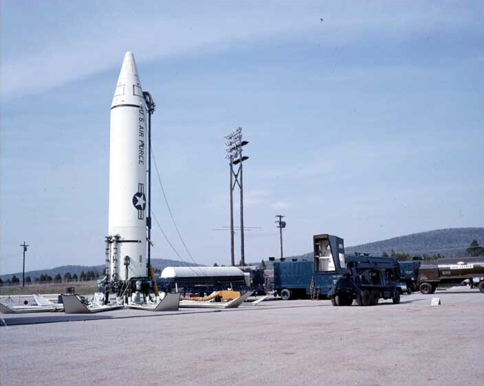 Em 1961, foram implantados na Itália e na Turquia mais de 100 mísseis construídos nos EUA capazes de atingir Moscou com ogivas nucleares