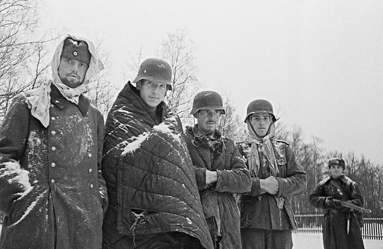 Пленные немцы под Москвой в декабре 1941 года.