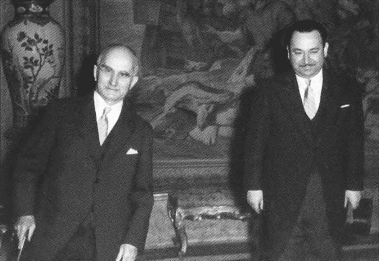 Luigi Einaudi y el embajador de Costa Rica, Teodoro Castro (espía soviético Iósif Grigulévich).